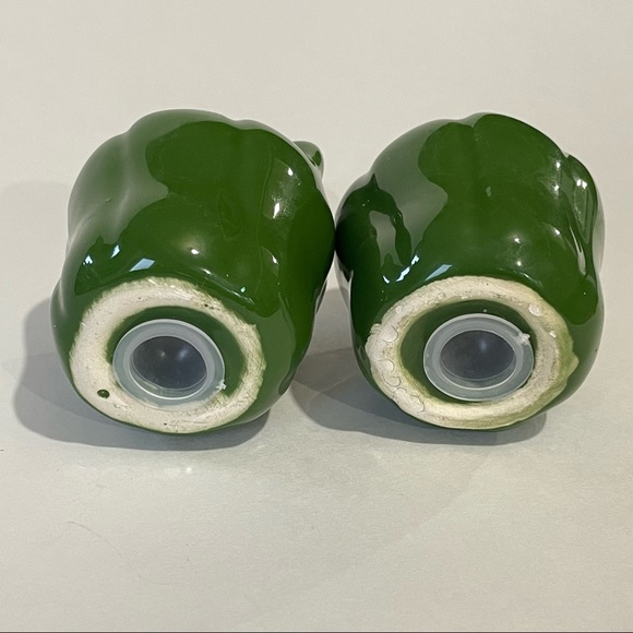 Vintage Green Bell Pepper Salt And Pepper Shakers Shaker Set Vtg Kitchen - Picture 4 of 6